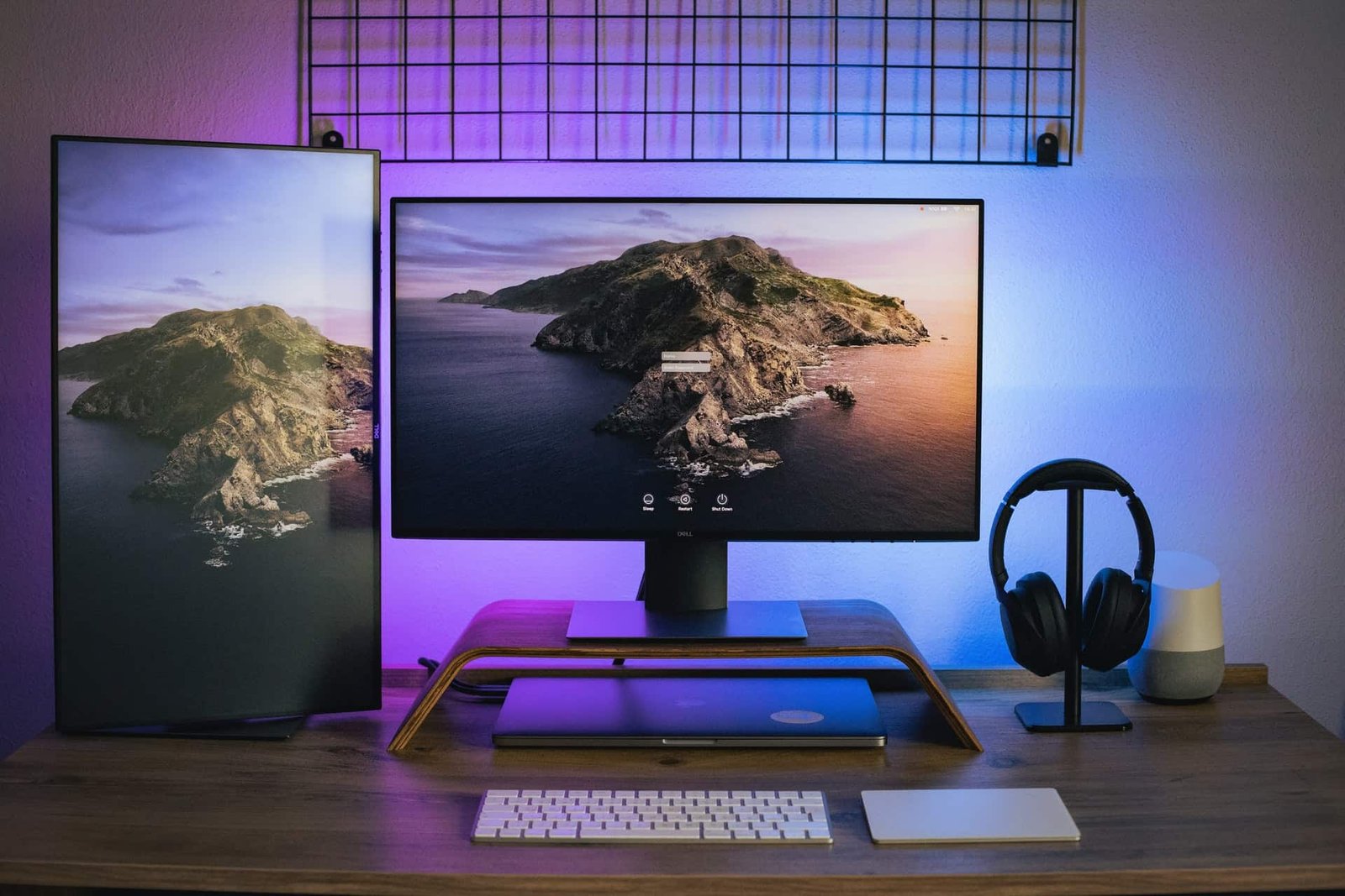 best monitor with headphone beside